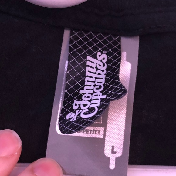 Johnny Cupcakes shirt - Picture 2 of 5